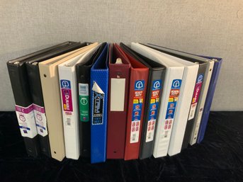 Lot Of Binders .5' & 1' 14 Total Pieces