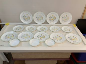 Correlle Tableware 9 Dinner Plates 5 Salad Plates 3 Bowls Slight Chips, See Pictures