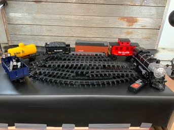 Radio Control Plastic Train Set With Tracks And Railroad Signs