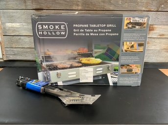 NEW Smoke Hollow Propane Table Top Grill And 3 Piece Tool Set