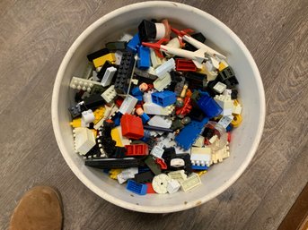 Legos 8 Pounds Including Bucket Few Lego Men As Seen In Pictures Bucket Included With Legos