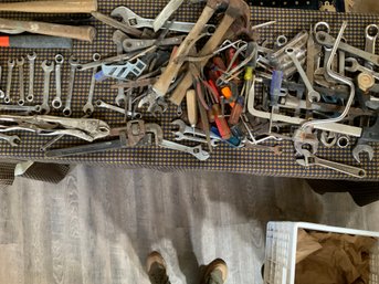 Huge Lot Of Tools: Hammers Wrenches Screw Drivers Saws Pliers Ajustables Over 200 Pieces