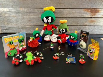 Marvin The Martian 16 Piece Lot Story Book Stuffed Animal Squish Ball Key Chains Yoyo Puzzle