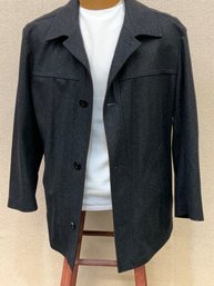 Men's Hugo Boss Coat Wool And Cashmere Size 44R  No Stains Rips Or Discoloration