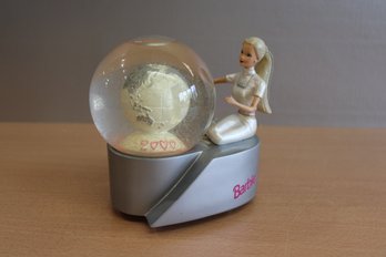 Barbie 2000 Musical Snow Globe