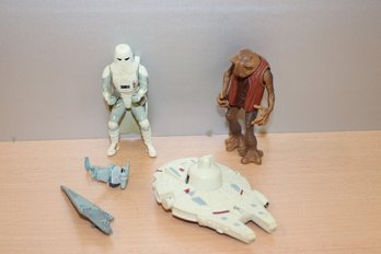 Star Wars Mini Millennium Falcon, Snow Trooper, Momaw Nadon