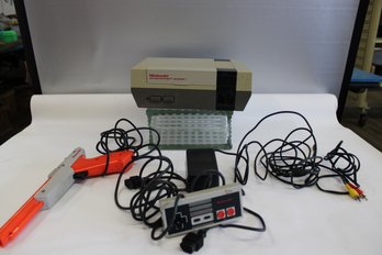 Nintendo Entertainment System With 1 Controller And 1 1985 Zapper