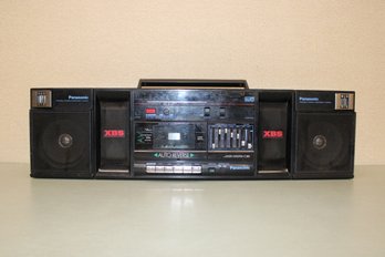 Radio Panasonic Portable Radio Extra Bass System Model: RXC38 With Detachable Speakers