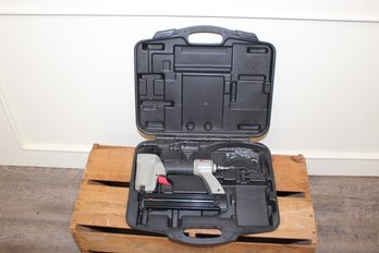 Porter Cable Pneumatic Finish Nailer With Blow Mold Case Model #bN125A
