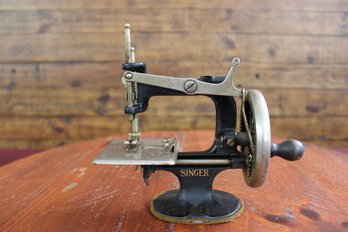 Singer 20 Made Between 1914-1922 Marketed As A Child's Sewing Machine And Also A Portable Adult Machine