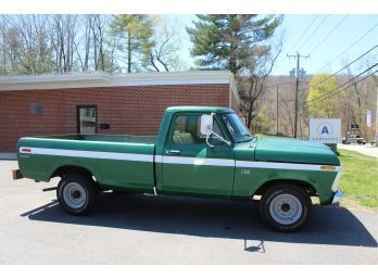 1975 F 250 Ford Truck  4Spped 360 V8 Long Bed