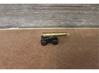 Tiny Heavy Brass & Cast Canon 'old Fort Niagera'