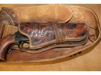 BKA 98 Replica Pistol With Replica Rounds Genuine Vintage Leather Holster And Belt