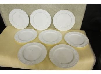 Anchor Hocking Vitrock Flower Trim White Milk Glass 8 Dinner Plates 10 1/4'  No Chips, No Cracks, No Stains