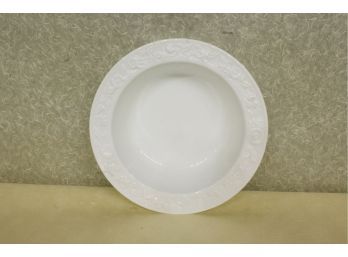 Anchor Hocking Vitrock Flower Trim White Milk Glass Large Bowl 9 1/2' X 2 1/2'