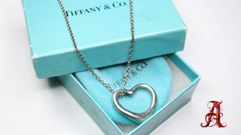 TIFFANY & CO HEART RING PERETTI NECKLACE STERLING SILVER .925 JEWELRY AUTHENTIC - Comes With Box