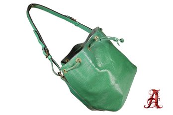 Louis Vuitton Green Epi Leather Borneo Petit Noe Drawstring Bucket Hobo Handbag Purse Shoulder Bag Authentic