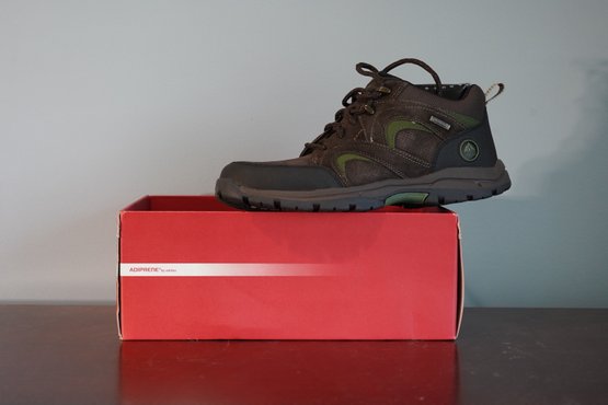 New In Box Rockport Road And Trail Boot, Size 9M