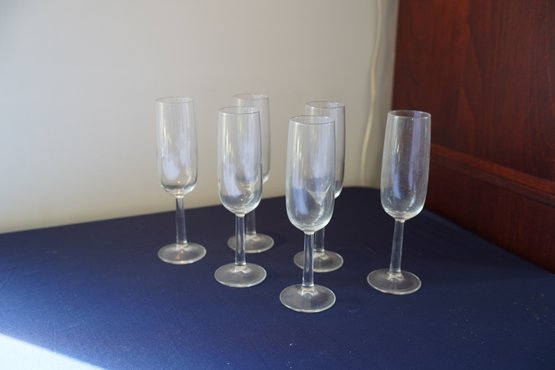 Set Of 6 Clear Glass Wine Glasses