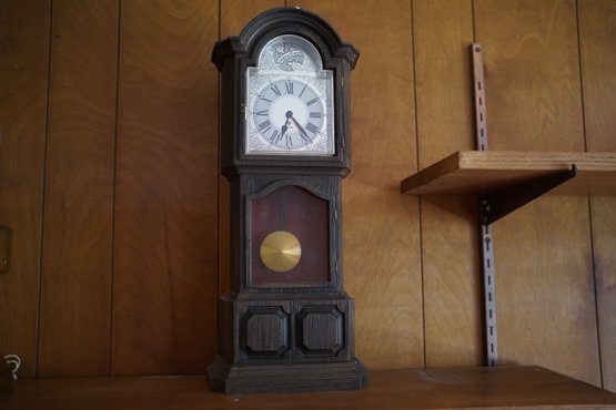Plastic Antique Style Design Plug In Clock