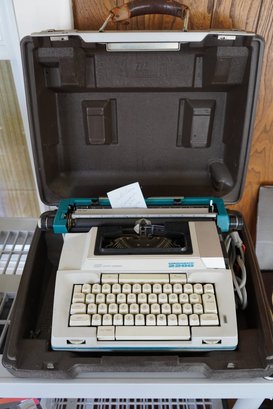Smith Corona Coronamatic 2200 Electric Type Writer With Case