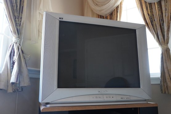 Great For Old Video Games-Panasonic TV With Remote Model CT-32HL439