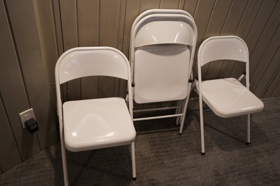 Perfect For Summer! Set Of 4 Metal White Folding Chairs