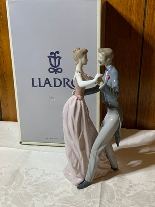 Stunning Lladro Anniversary Waltz Porcelain Figurine With Box
