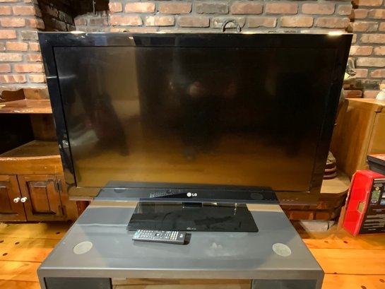 42 Inch Lg Tv With Remote, Model 42C5568-UE