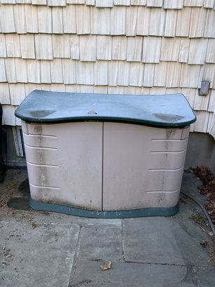 Rubbermaid Outdoor Storage Box