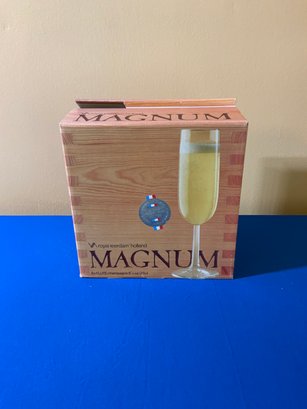 Like New-Magnum Set Of 4 Flute Champagne Glasses