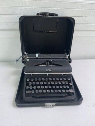 Royal Quiet Deluxe Type Writer With Case