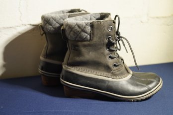 Woman's Sorel Winter Duck Boots - Size 9