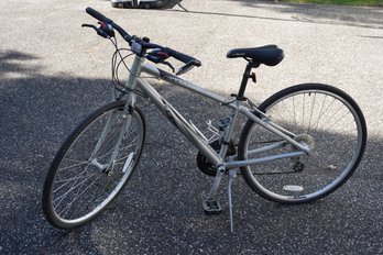 Woman's Small Size Cannondale Bike With Shimano Component