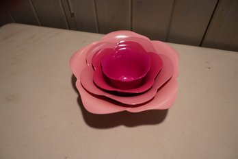 Zak Designs Pink Nesting Flower Pedal Plastic Bowls