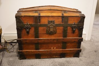 Antique Wood Trunk With Domed Top Design