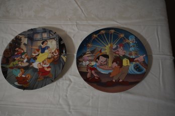 2 Walt Disney Collectors Plates - Includes Pinocchio And Snow White
