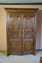 Beautiful Sold Wood Hutch Style Bar Cabinet (Read Info)