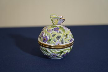 Beautiful Herend Small Openwork Ball With Butterfly