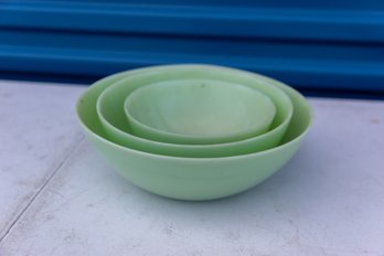 Beautiful Vintage Set Of Jadeite  Bowls
