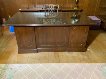 Ethan Allen Executive Desk With Glass Top