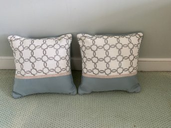 Pair Of Throw Pillows With Sophisticated Design Featuring A Grey Interlocking Pattern