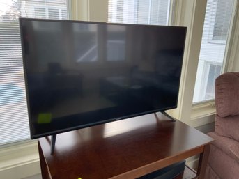 Flat Screen 40 Inch Vizio Smart / LED TV With Stand-Tested Working!