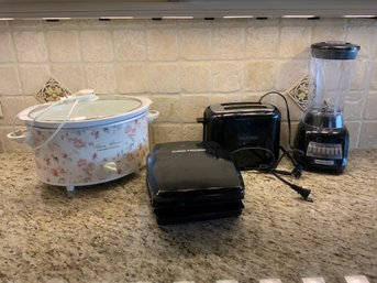 Small Kitchen Appliances Includes Blender, Slow Cooker, George Foreman Grill & Toaster, 4 PCS.