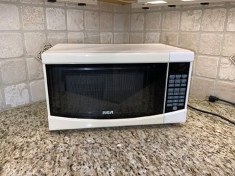 White RCA Microwave - Tested