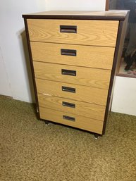 Standing 6-drawer Dresser