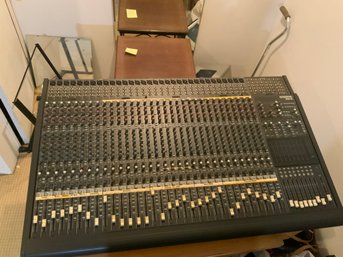 Mackie Mixing Console, (no Power Chord) *not Tested*