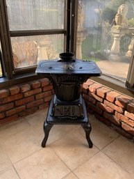Vintage / Antique Cast Iron Stove Manufactured By The Stove & Range Co., Sheffield Ala.