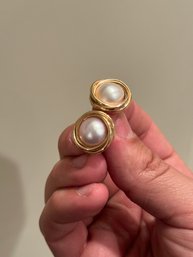 Elagant Pair Of Pearl And 14kt Gold Earrings