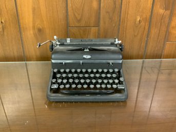 Vintage Royal Quiet Deluxe Manual Typewriter